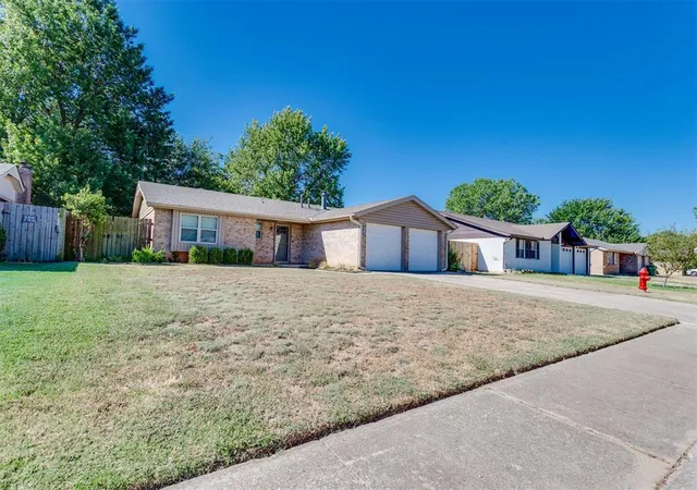 Photo 3 of Single family home for sale at 1070 Cumberland Mansion, Yukon, OK 73099 | MLS# 1247629 | Listing updated on 2026-09-25