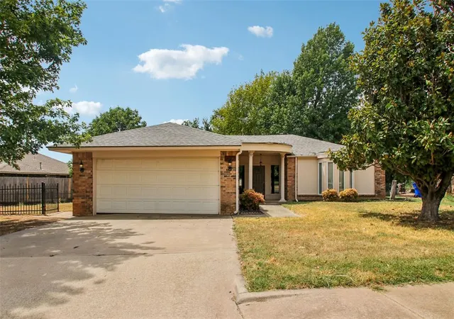 Photo 1 of Single family home for sale at 1536 Creekside Dr, Norman, OK 73071 | MLS# 1247636 | Listing updated on 2026-10-07