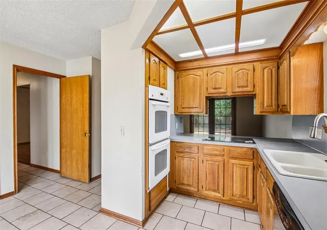 Photo 3 of Single family home for sale at 1536 Creekside Dr, Norman, OK 73071 | MLS# 1247636 | Listing updated on 2026-10-07