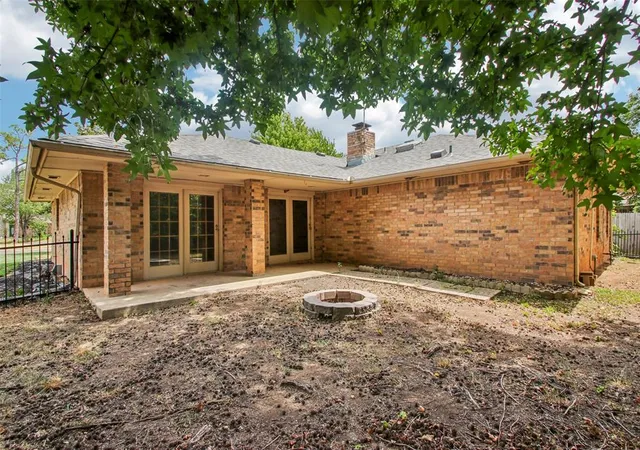 Photo 4 of Single family home for sale at 1536 Creekside Dr, Norman, OK 73071 | MLS# 1247636 | Listing updated on 2026-10-07