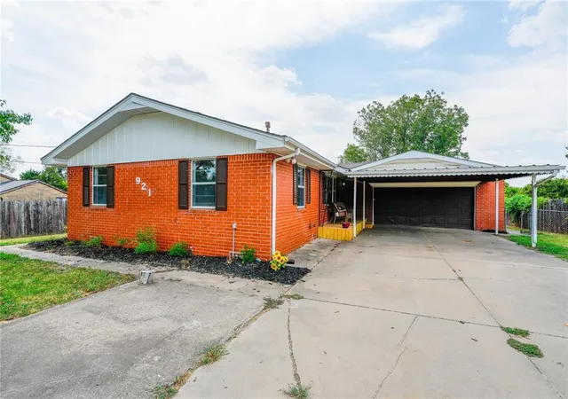 Photo 1 of Single family home for sale at 921 S Post Rd, Oklahoma City, OK 73130 | MLS# 1247641 | Listing updated on 2026-09-04