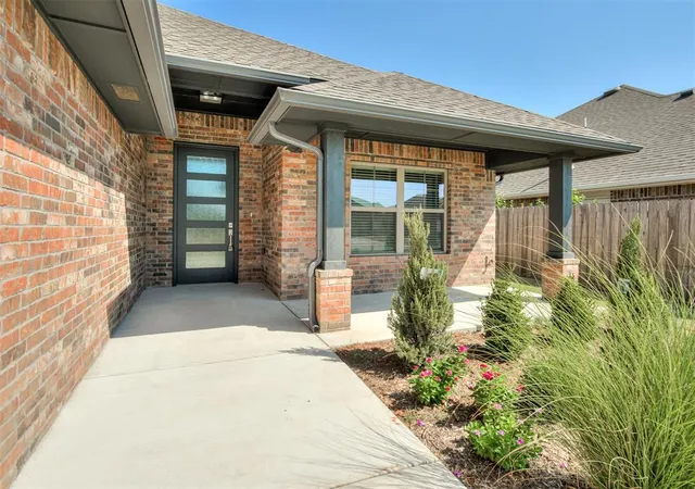 Photo 3 of Single family home for sale at 2905 Kingswood Dr, Norman, OK 73071 | MLS# 1247646 | Listing updated on 2026-09-08
