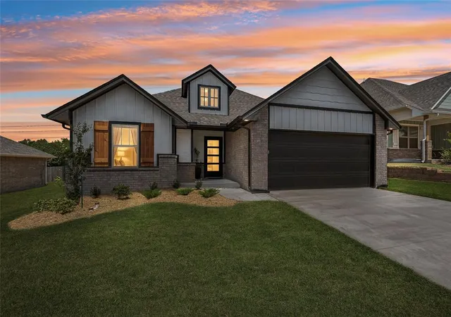 Photo 2 of Single family home for sale at 8125 Mountain Oak Dr, Edmond, OK 73034 | MLS# 1247653 | Listing updated on 2026-10-06