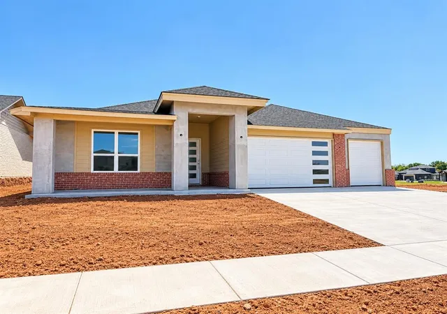 Photo 2 of Single family home for sale at 7204 Nw 155th Street, Edmond, OK 73013 | MLS# 1247673 | Listing updated on 2026-09-14
