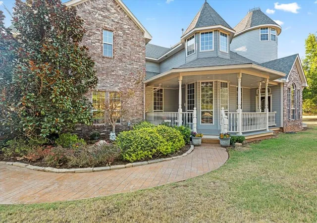 Photo 4 of Single family home for sale at 9948 Fawn Holw Rd, Mustang, OK 73064 | MLS# 1247677 | Listing updated on 2026-10-08