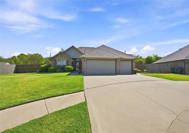 Photo 3 of Sale Pending at 11601 Sw 17th Court, Yukon, OK 73099 | MLS# 1247680 | Listing updated on 2026-10-05