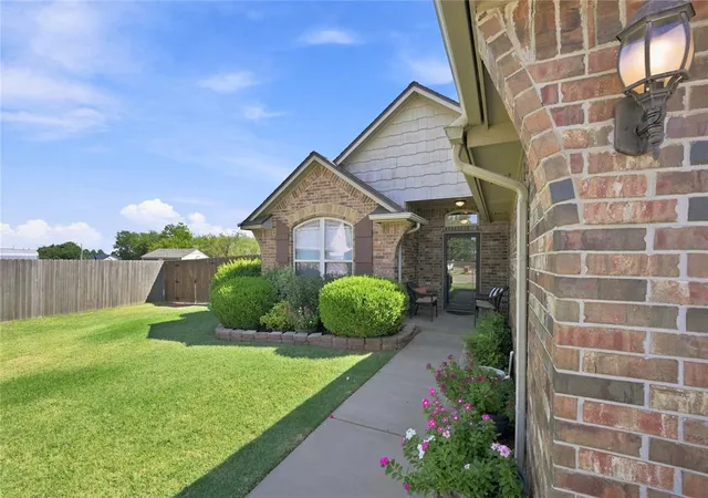 Photo 4 of Sale Pending at 11601 SW 17th Court, Yukon, OK 73099 | MLS# 1247680 | Listing updated on 2026-10-05
