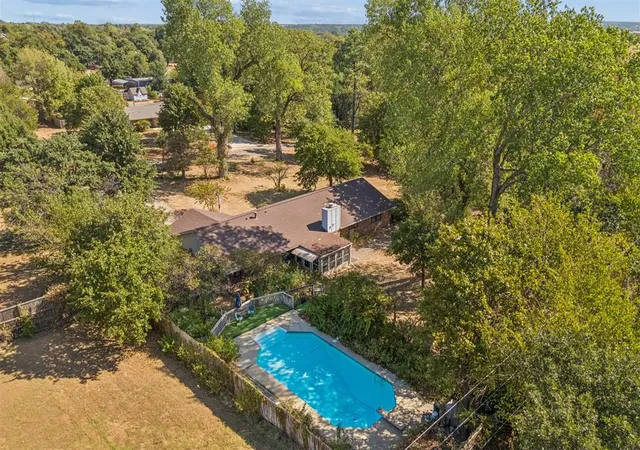Photo 3 of Sale Pending at 4104 Redbud Ln, Edmond, OK 73034 | MLS# 1247687 | Listing updated on 2026-10-19