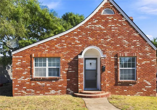 Photo 1 of Sale Pending at 939 W 2nd Street, Elk City, OK 73644 | MLS# 1247691 | Listing updated on 2026-10-05