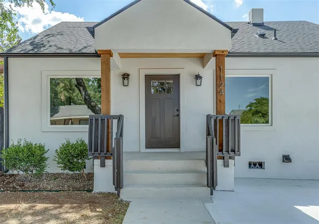 Photo 3 of Sale Pending at 1124 Sw 30th Street, Oklahoma City, OK 73109 | MLS# 1247703 | Listing updated on 2026-09-23