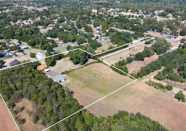Photo 2 of Sale Pending at 1521 E Forster Ln, Mustang, OK 73064 | MLS# 1247707 | Listing updated on 2026-10-08