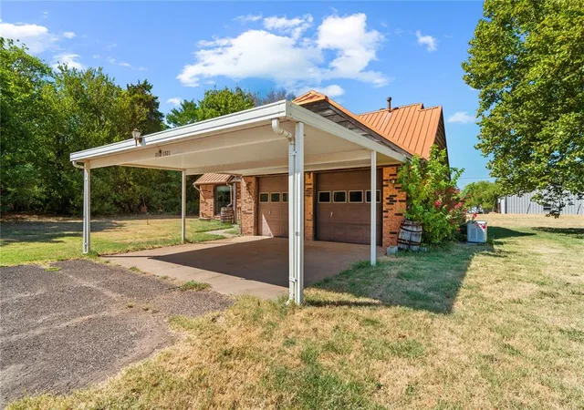 Photo 3 of Sale Pending at 1521 E Forster Ln, Mustang, OK 73064 | MLS# 1247707 | Listing updated on 2026-10-08