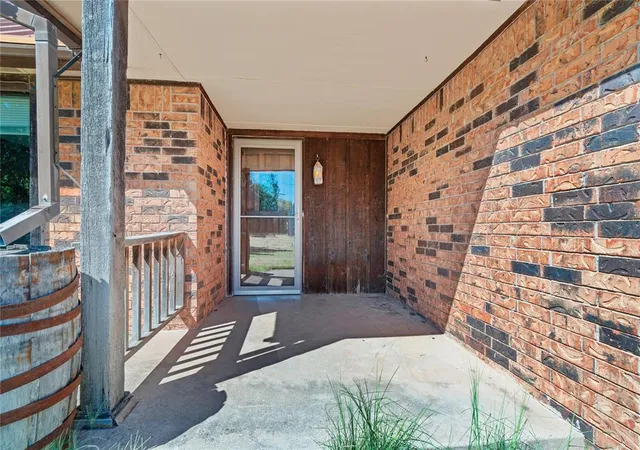 Photo 4 of Sale Pending at 1521 E Forster Ln, Mustang, OK 73064 | MLS# 1247707 | Listing updated on 2026-10-08