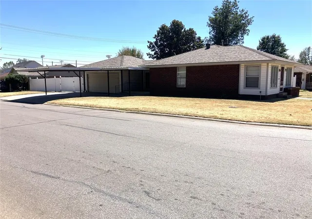 Photo 3 of Single family home for sale at 2116 Maple Dr, Midwest City, OK 73110 | MLS# 1247729 | Listing updated on 2026-09-15