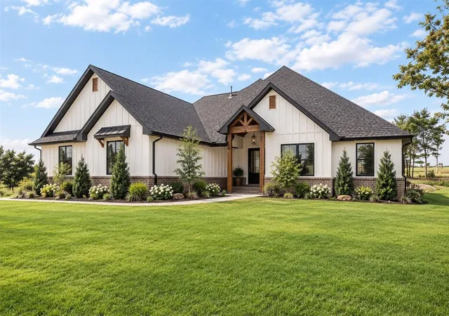 Single family home for sale at 10849 Turkey Trot Trl, Guthrie, OK 73044 | MLS# 1247737