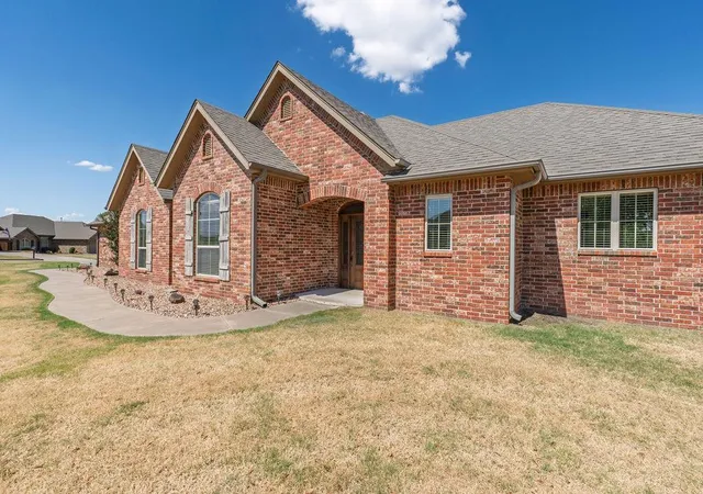 Photo 2 of Sale Pending at 2520 E Bradley St, Shawnee, OK 74804 | MLS# 1247743 | Listing updated on 2026-09-07