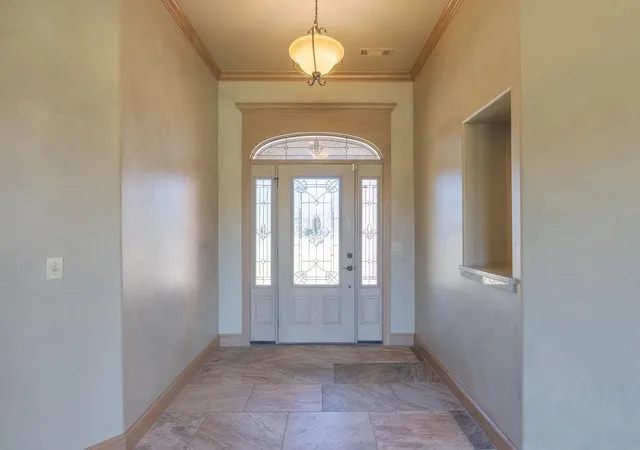 Photo 3 of Sale Pending at 2520 E Bradley St, Shawnee, OK 74804 | MLS# 1247743 | Listing updated on 2026-09-07