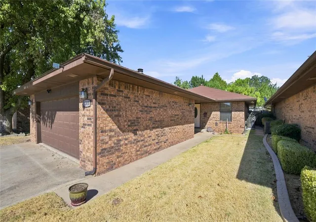 Photo 2 of Sale Pending at 1710 Lionsgate Cir, Bethany, OK 73008 | MLS# 1247746 | Listing updated on 2026-09-07