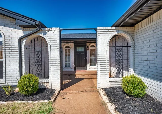 Photo 3 of Single family home for sale at 513 S Highway 76, Newcastle, OK 73065 | MLS# 1247765 | Listing updated on 2026-10-07