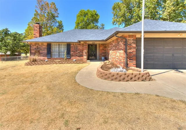 Photo 2 of Single family home for sale at 251 S Carolyn Dr, Choctaw, OK 73020 | MLS# 1247779 | Listing updated on 2026-09-30