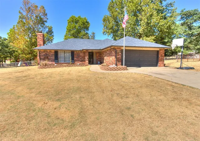 Photo 3 of Single family home for sale at 251 S Carolyn Dr, Choctaw, OK 73020 | MLS# 1247779 | Listing updated on 2026-09-30