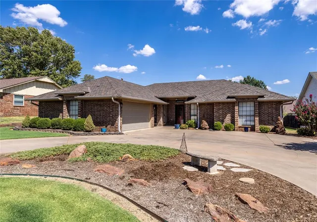 Photo 2 of Single family home for sale at 1401 Timber Crk, Weatherford, OK 73096 | MLS# 1247781 | Listing updated on 2026-09-30