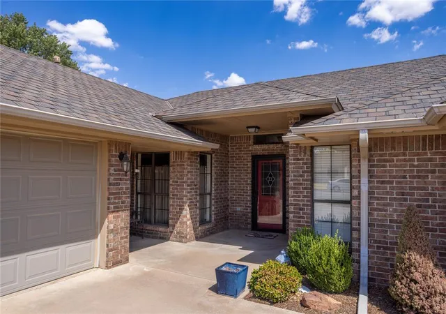 Photo 3 of Single family home for sale at 1401 Timber Crk, Weatherford, OK 73096 | MLS# 1247781 | Listing updated on 2026-09-30