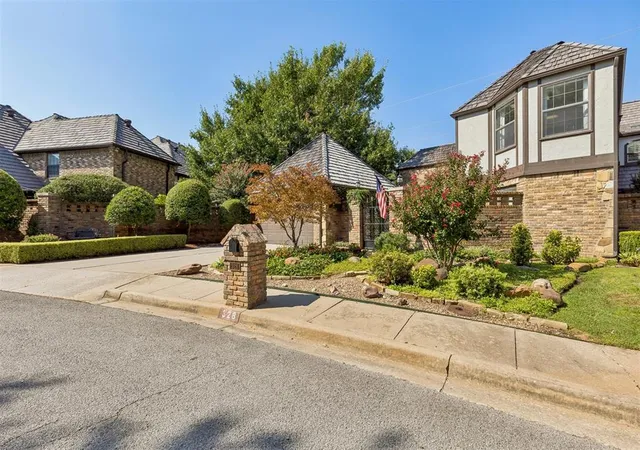 Photo 3 of Single family home for sale at 328 Windbrook Dr, Norman, OK 73072 | MLS# 1247821 | Listing updated on 2026-09-18