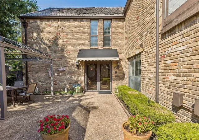 Photo 4 of Single family home for sale at 328 Windbrook Dr, Norman, OK 73072 | MLS# 1247821 | Listing updated on 2026-09-18