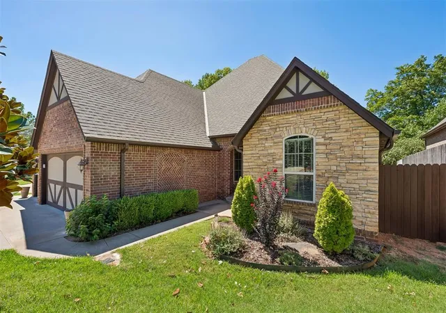 Photo 2 of Sale Pending at 3325 Cheyenne Villa Cir, Edmond, OK 73013 | MLS# 1247852 | Listing updated on 2026-09-30