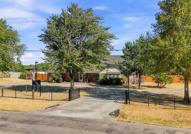 Photo 2 of Single family home for sale at 2303 E Elm St, El Reno, OK 73036 | MLS# 1247861 | Listing updated on 2026-10-07