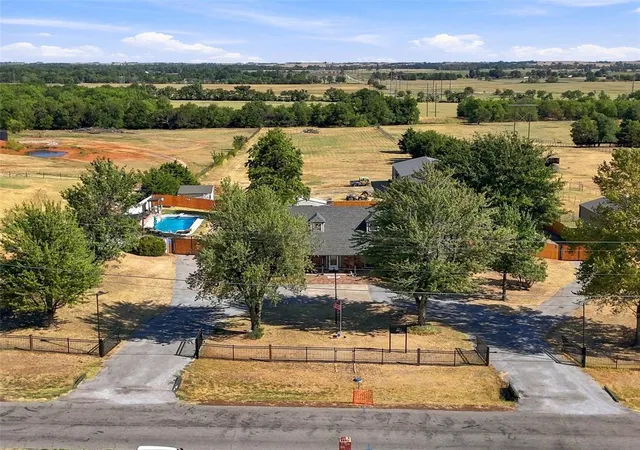Photo 3 of Single family home for sale at 2303 E Elm St, El Reno, OK 73036 | MLS# 1247861 | Listing updated on 2026-10-07