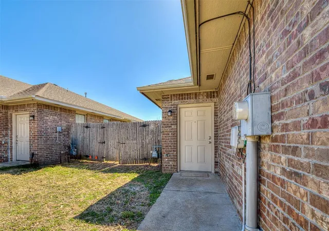 Listing Photo 4 - Condo for sale in building located at 112 Ashley Dr, Edmond, OK 73003