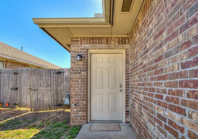 Listing Photo 5 - Condo for sale in building located at 112 Ashley Dr, Edmond, OK 73003