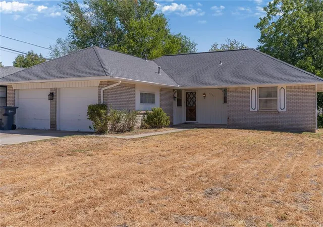 Photo 1 of Single family home for sale at 5920 N College St, Oklahoma City, OK 73122 | MLS# 1247864 | Listing updated on 2026-09-25