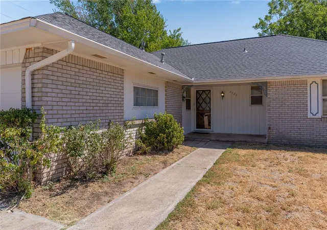 Photo 2 of Single family home for sale at 5920 N College St, Oklahoma City, OK 73122 | MLS# 1247864 | Listing updated on 2026-09-25