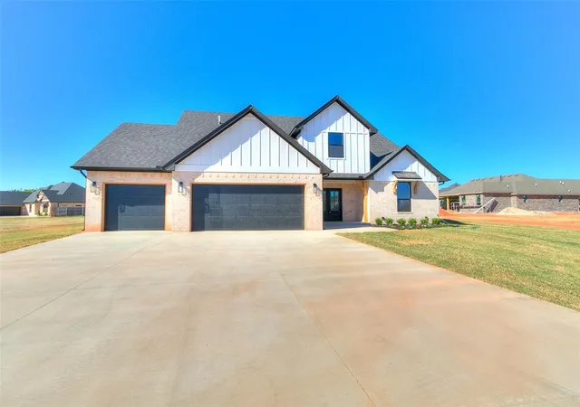 Photo 3 of Single family home for sale at 141 W Lynn Ct Dr, Mustang, OK 73064 | MLS# 1247884 | Listing updated on 2026-10-03