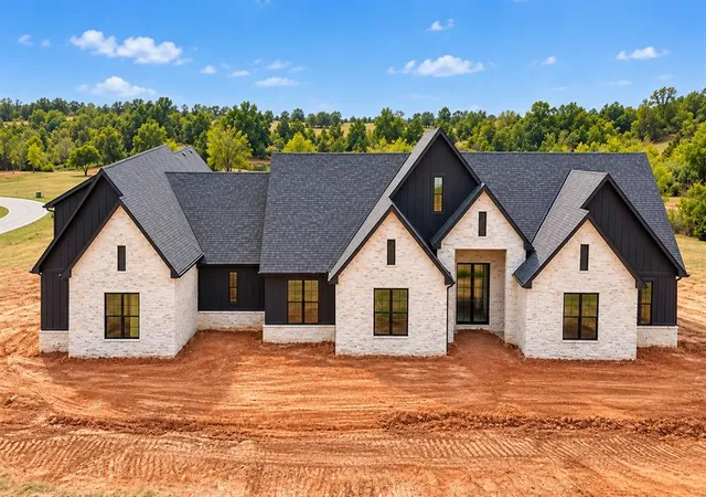 Single family home for sale at 2513 Summit Lake Cir, Washington, OK 73093 | MLS# 1247888