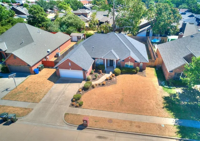 Photo 2 of Single family home for sale at 909 Hearthstone, Norman, OK 73072 | MLS# 1247897 | Listing updated on 2026-09-20