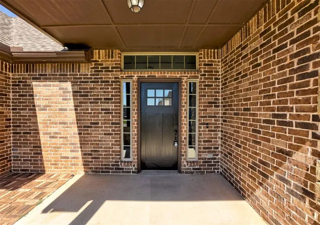 Photo 2 of Single family home for sale at 4805 Crestmere Ln, Edmond, OK 73025 | MLS# 1247898 | Listing updated on 2026-10-10