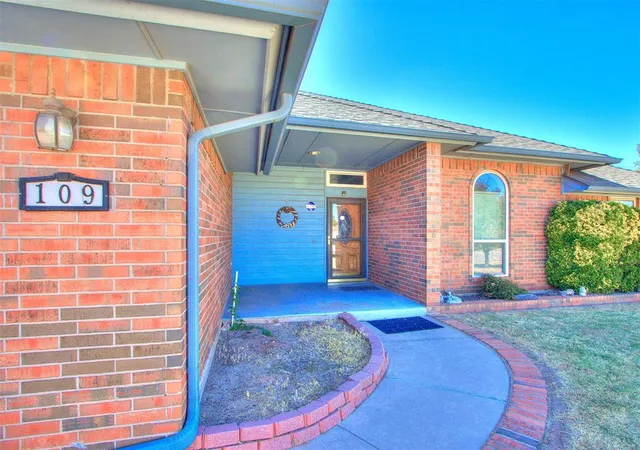 Photo 3 of Single family home for sale at 109 S Ramblin Oaks Dr, Moore, OK 73160 | MLS# 1247901 | Listing updated on 2026-09-06