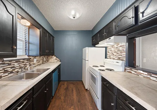 Listing Photo 4 - Condo for sale in building located at 11421 N May Ave, Oklahoma, OK 73120 - Unit #B