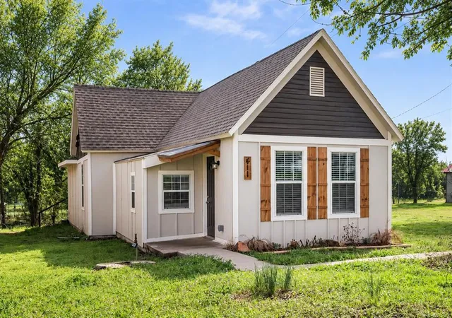 Photo 1 of Single family home for sale at 411 W Springer Ave, Guthrie, OK 73044 | MLS# 1247953 | Listing updated on 2026-09-06