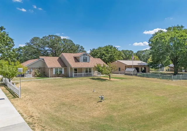 Photo 1 of Single family home for sale at 105 Camaron Dr, Shawnee, OK 74804 | MLS# 1247969 | Listing updated on 2026-09-07