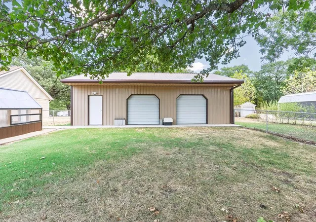 Photo 3 of Single family home for sale at 105 Camaron Dr, Shawnee, OK 74804 | MLS# 1247969 | Listing updated on 2026-09-07