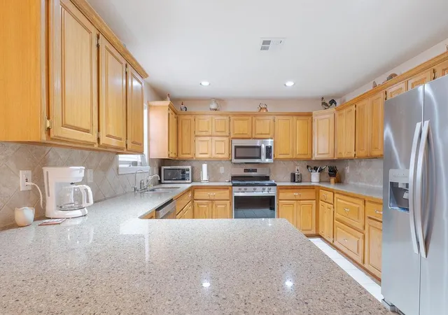 Photo 4 of Single family home for sale at 105 Camaron Dr, Shawnee, OK 74804 | MLS# 1247969 | Listing updated on 2026-09-07