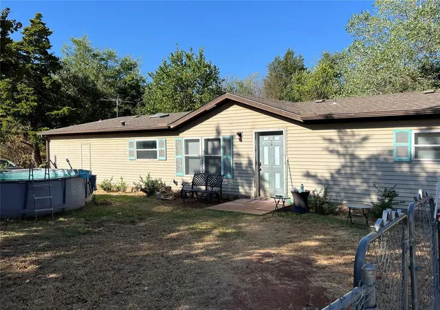 Photo 4 of Sale Pending at 946 County Line Rd, Blanchard, OK 73010 | MLS# 1247970 | Listing updated on 2026-09-15