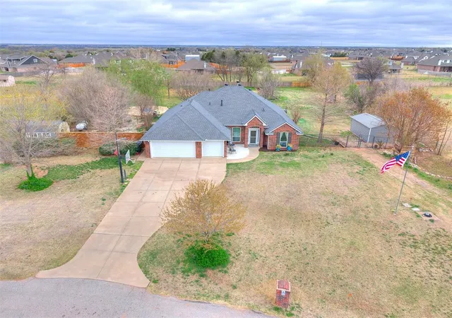 Photo 4 of Single family home for sale at 4949 Penn Pl, Edmond, OK 73025 | MLS# 1247971 | Listing updated on 2026-09-06