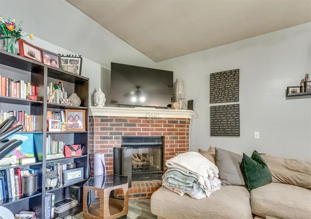 Photo 3 of Sale Pending at 516 S Castle Ridge Ln, Mustang, OK 73064 | MLS# 1247973 | Listing updated on 2026-09-21