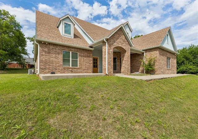 Photo 2 of Single family home for sale at 551 W 9th Avenue, Bristow, OK 74010 | MLS# 1247980 | Listing updated on 2026-09-06